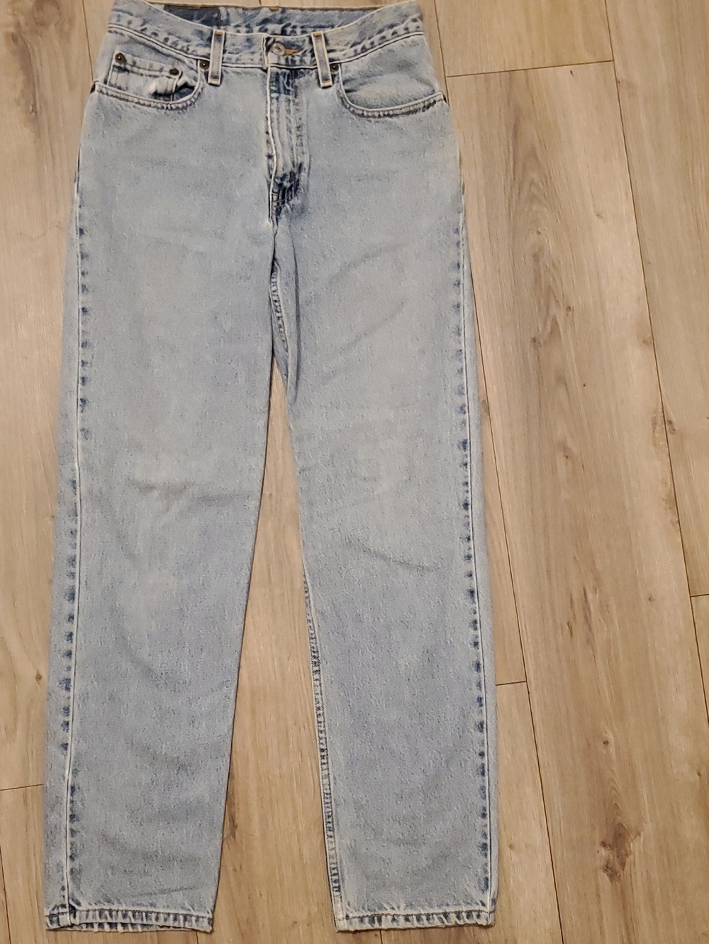 Womens Light Wash Straight-Leg Jeans - Classic Denim